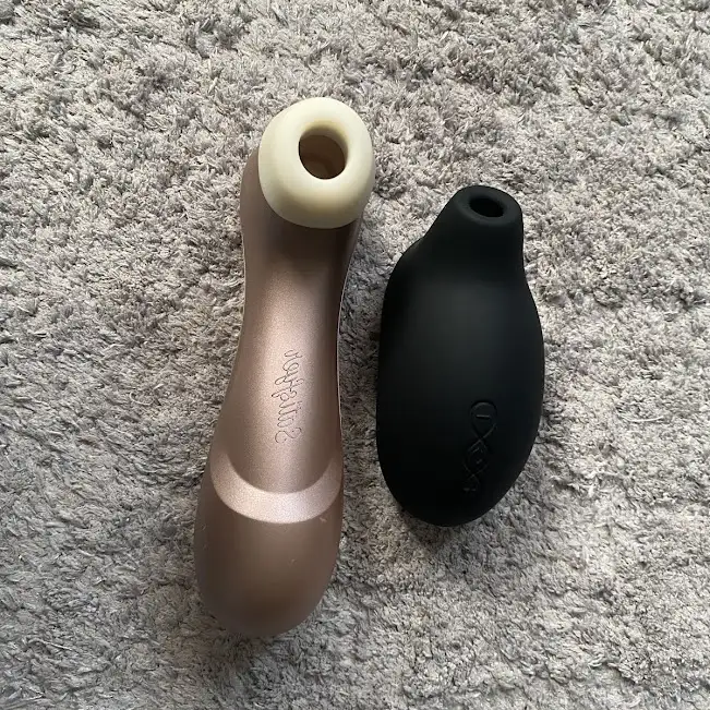 satisfyer pro 2 och lelo sona 2 bredvid varandra