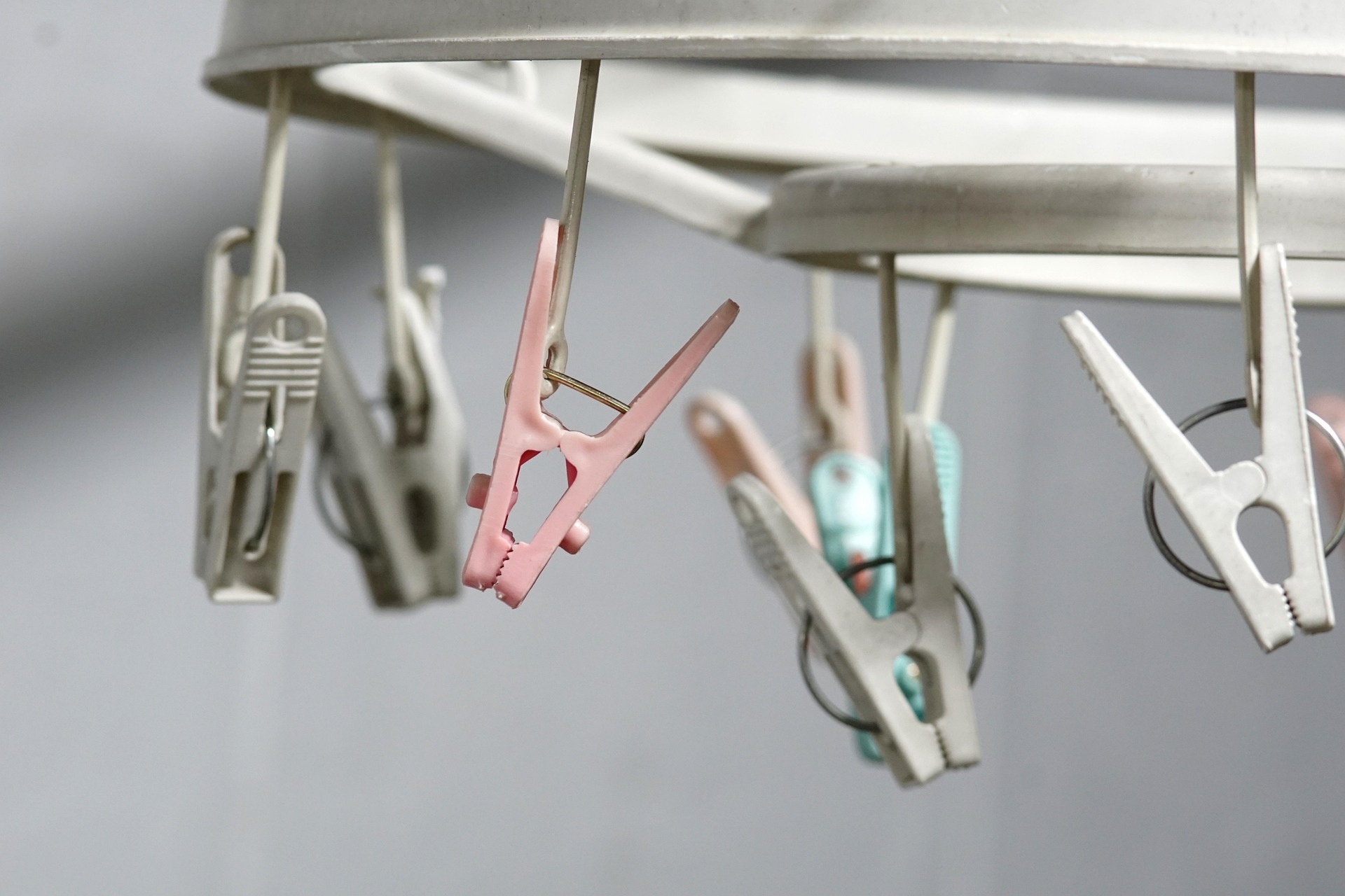 DIY: Så gör du egna nipple clamps – 11 tips på egna bröstvårtsklämmor